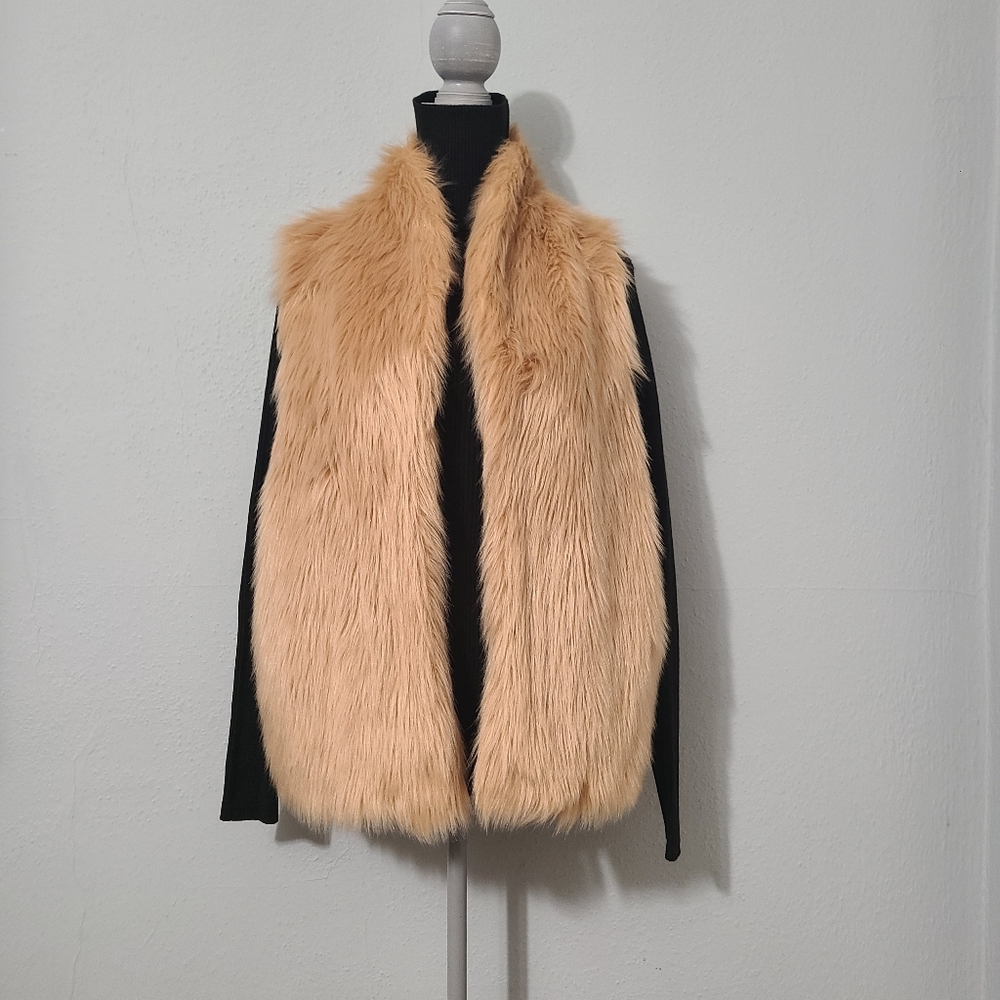 BCBGeneration Faux Fur Women's Vest Size Large‎